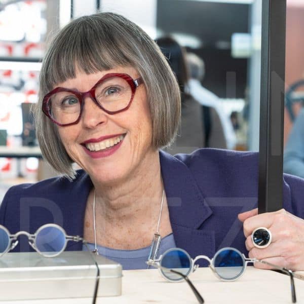 Karin Stehr auf der opti 2026, Brille von Frost