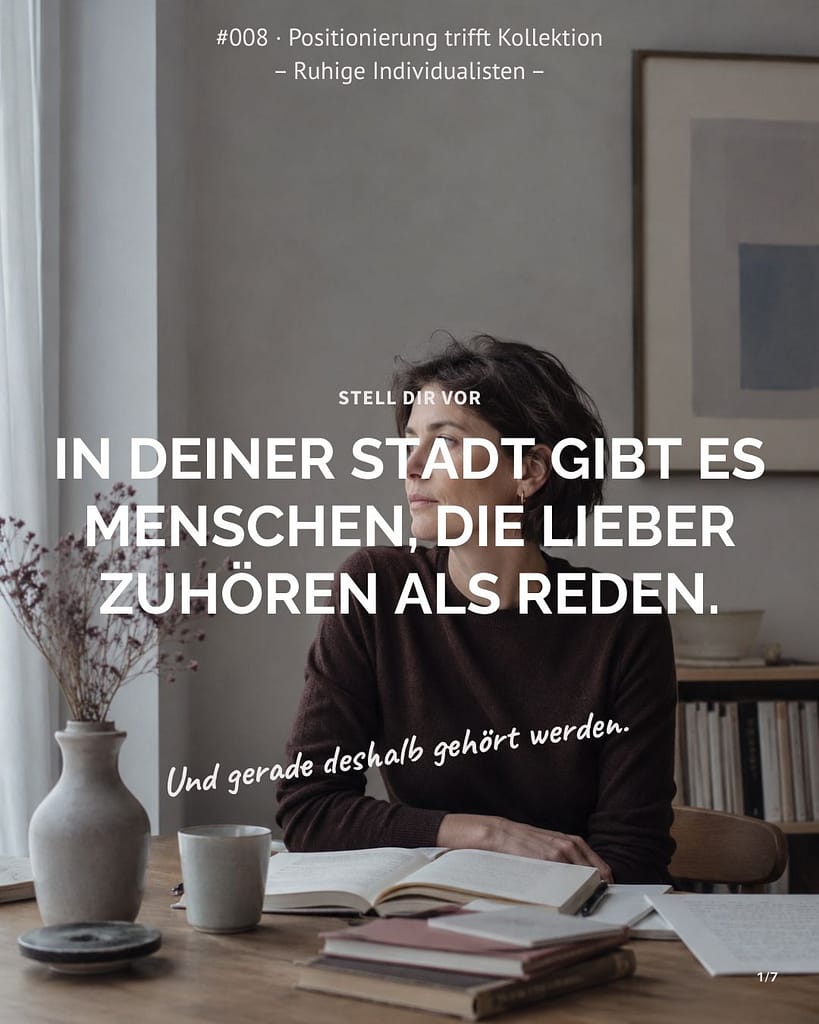 Eine Frau in schlichtem hochwertigem Pulli an einem aufgeräumten Schreibtisch in einem reduziert eingerichteten Arbeitszimmer